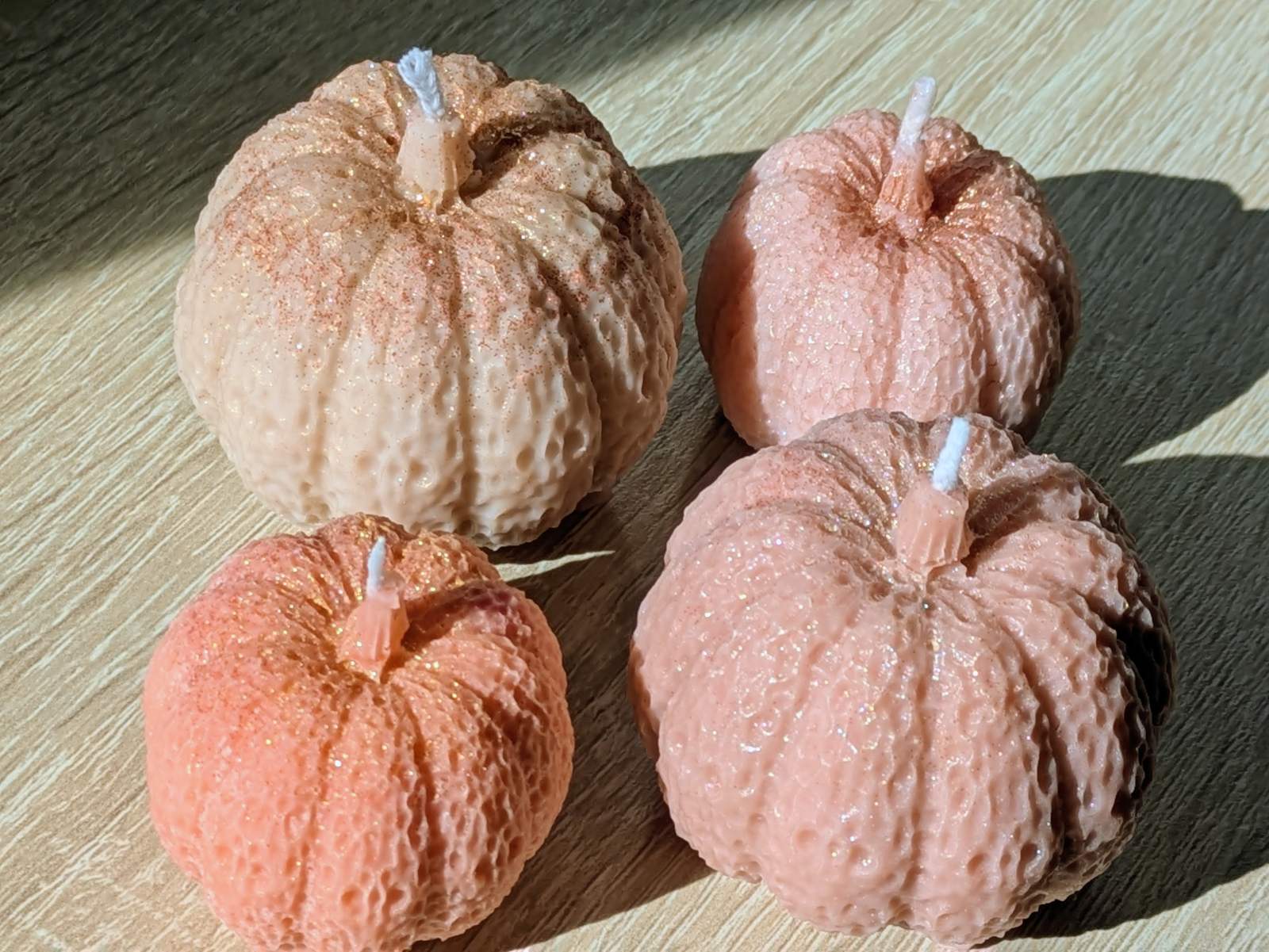 Lot de 4 Petites Bougies Citrouilles – vue 2, MonaLuna Candles