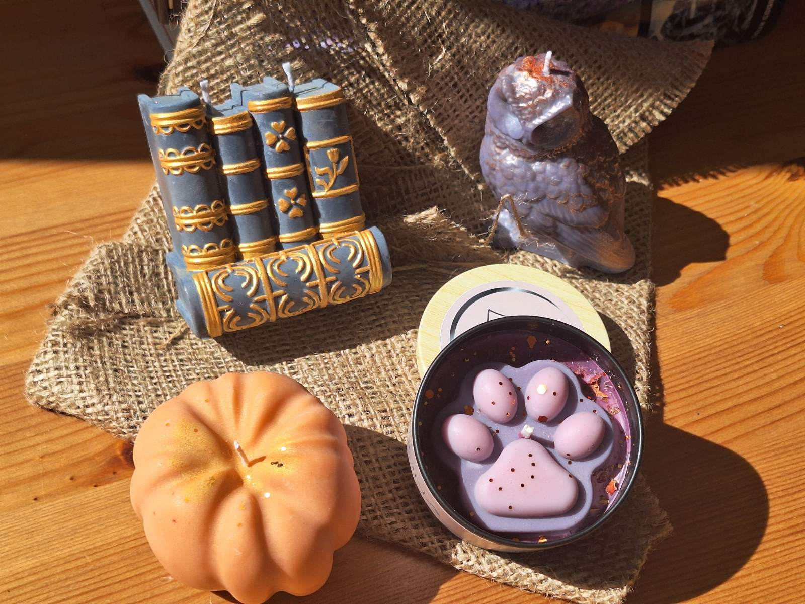 Lot de bougies Halloween en cire de soja : grimoires, hibou, citrouille et patte de chat, MonaLuna Candles