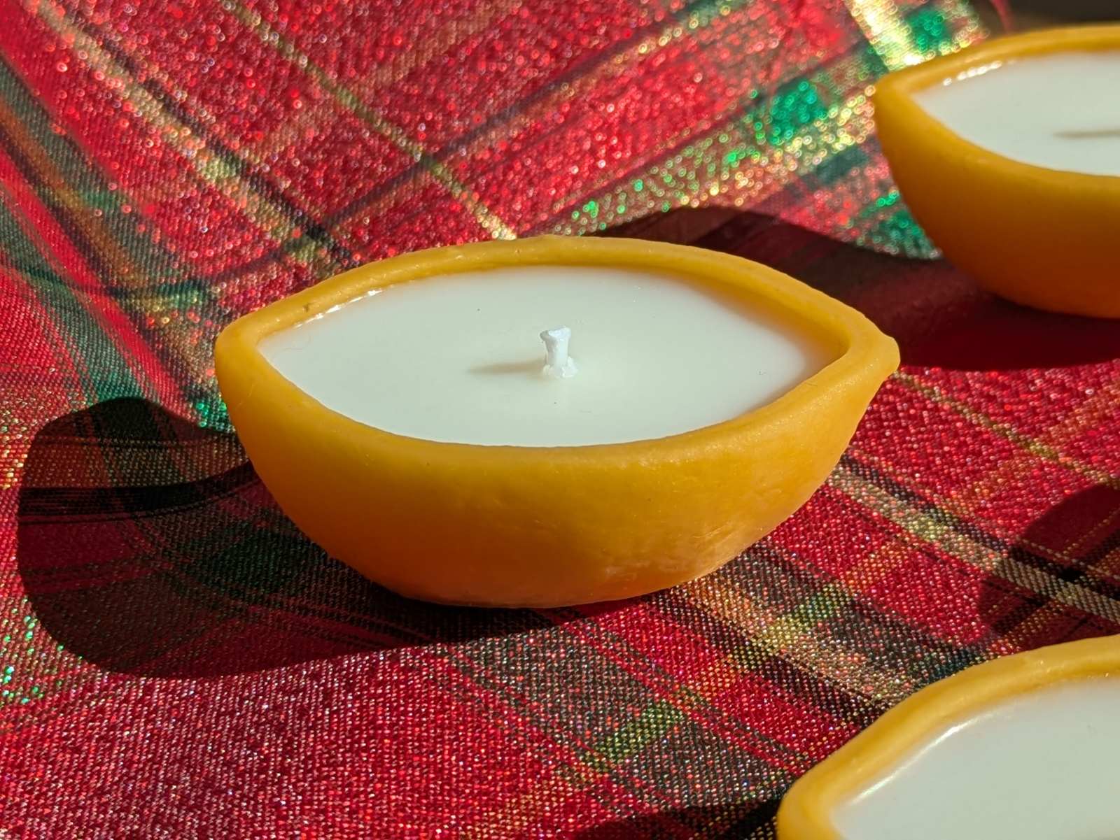 Demi-citron en cire d'abeille rempli de cire de soja, MonaLuna Candles